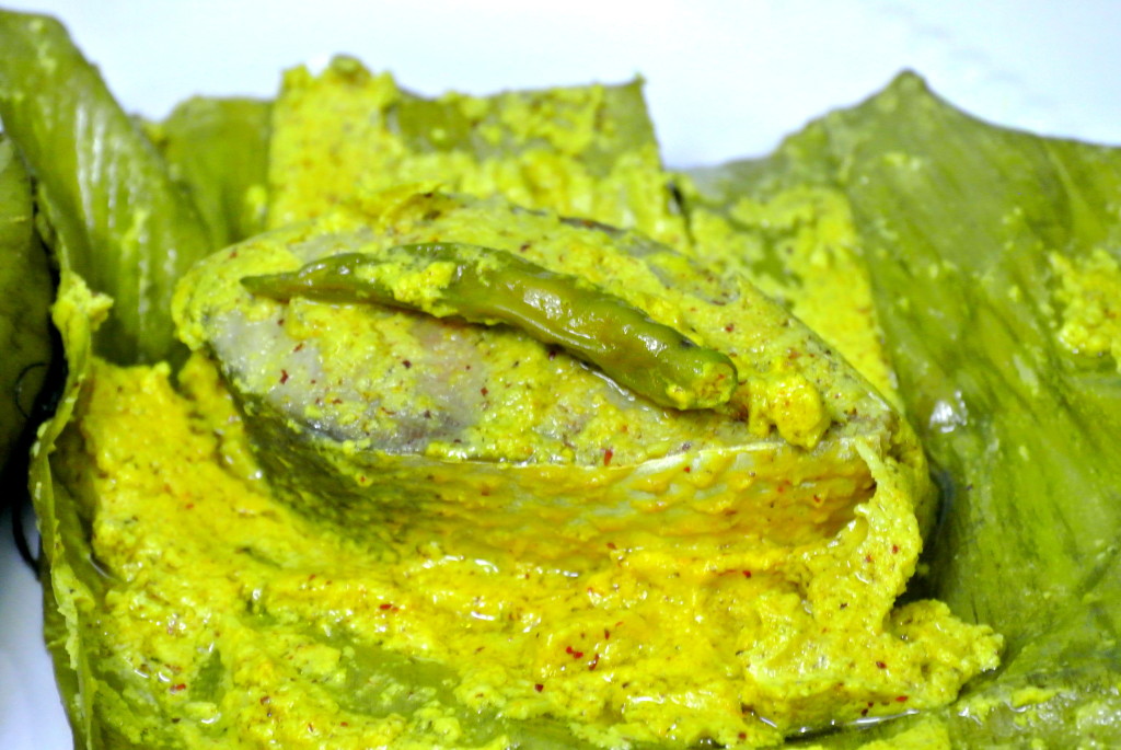 hilsa-ilish-fish-cooked-in-banana-leaf